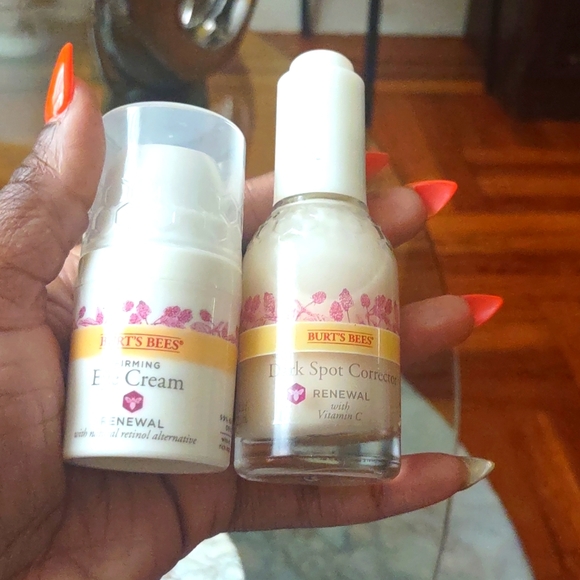 Burt's Bees Skincare Nwb Full Bottle Of Burts Bee Renewal Dark Spot